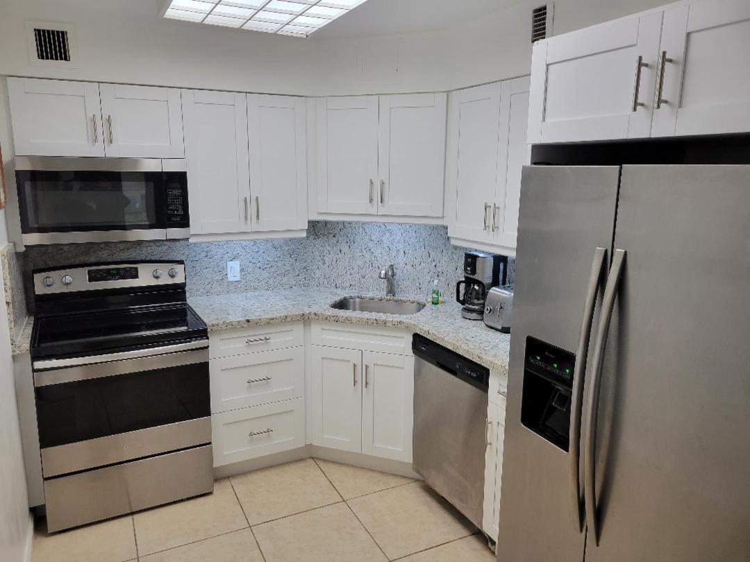2 Bedroom 2 Bath Beachfront Condo On Miami Beach Millionaire Row Exterior foto